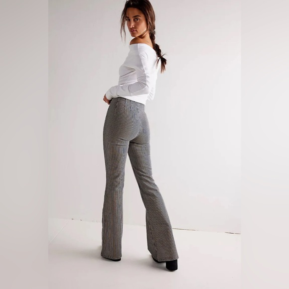 NWOT - Free People - Jayde Railroad Flare Jeans - Train Car Stripe - Size 28 - Picture 8 of 11